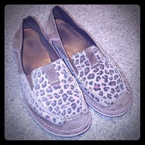 LEOPARD Ariat Cruisers
